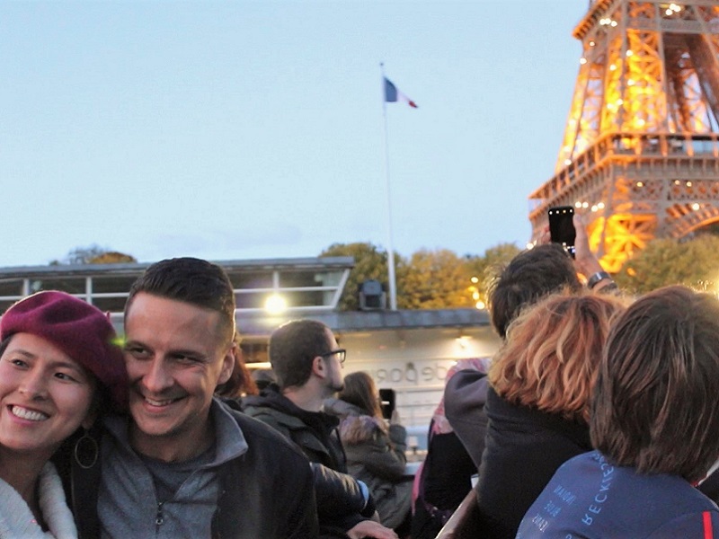 Private Eiffel Tower Tour with Champagne and Seine River Cruise